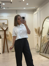 Cargar imagen en el visor de la galería, SABRINA - Camisa blanca manga corta