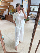 Cargar imagen en el visor de la galería, DOMINGA - Set blusa y pantalon blanco