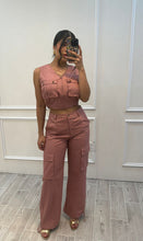 Cargar imagen en el visor de la galería, MARICARMEN - Set blusa y pantalón café claro