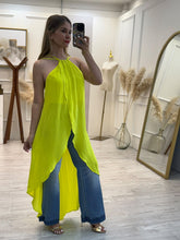 Cargar imagen en el visor de la galería, LUCIA – Blusa verde limón halter con tirantes