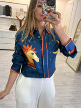 Cargar imagen en el visor de la galería, JUSTINE - Camisa azul petroleo estampada
