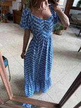 Cargar imagen en el visor de la galería, KARIME - Maxi vestido estampado azul