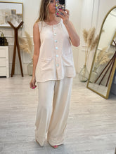 Cargar imagen en el visor de la galería, CLEOTILDE - Set pantalon y blusa avena