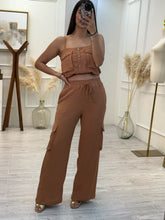 Cargar imagen en el visor de la galería, FAYNA - Set blusa y pantalón terracota