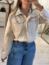 Cargar imagen en el visor de la galería, RAINA - Chamarra beige