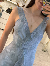Cargar imagen en el visor de la galería, NICASIA - Vestido corto gris azulado