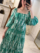 Cargar imagen en el visor de la galería, SVEA - Maxi vestido estampado verde
