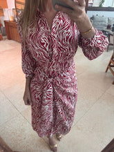 Cargar imagen en el visor de la galería, LUNE - Vestido midi estampado rojo