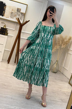 Cargar imagen en el visor de la galería, SVEA - Maxi vestido estampado verde
