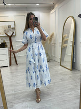 Cargar imagen en el visor de la galería, REN - Maxi vestido blanco estampado azul