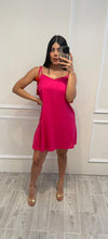 Cargar imagen en el visor de la galería, ZAIDE - Vestido corto fucsia