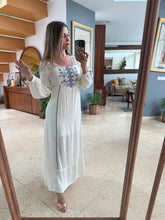 Cargar imagen en el visor de la galería, ALESSA - Maxi vestido blanco detalles azules