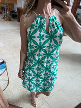 Cargar imagen en el visor de la galería, KENIA - Vestido corto estampado verde con blanco