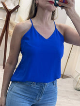 Cargar imagen en el visor de la galería, COBALTO – Blusa azul rey con tiras amarillas en el escote