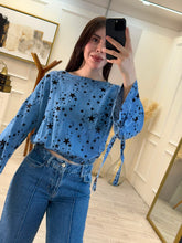 Cargar imagen en el visor de la galería, LILITH - Blusa azul estrellas
