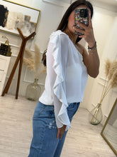 Cargar imagen en el visor de la galería, CAMERON - Blusa blanca asimétrica