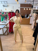Cargar imagen en el visor de la galería, DONATELLA - Palazzo beige manga corta