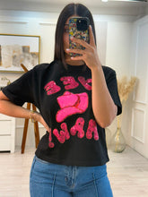 Cargar imagen en el visor de la galería, CARLOTINE - Playera negra estampado vaquero