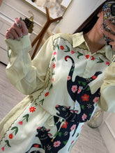 Cargar imagen en el visor de la galería, FAETUSA – Set camisa y short crema con pantera y flores