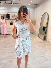 Cargar imagen en el visor de la galería, KIMORA - Set blusa y short blanco estampado