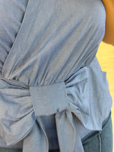 Cargar imagen en el visor de la galería, NUALA - Blusa azul sin mangas
