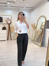 Cargar imagen en el visor de la galería, JOCELYN - Camisa blanca corazones