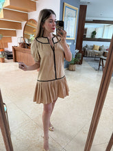 Cargar imagen en el visor de la galería, LEILANI - Vestido corto khaki detalles negros
