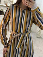 Cargar imagen en el visor de la galería, RIHANNA - Maxi vestido rayas mostaza