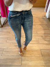 Cargar imagen en el visor de la galería, TOLOISA - Pantalon denim