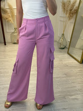 Cargar imagen en el visor de la galería, FABIOLA - Pantalon tipo cargo rosa