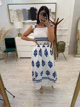 Cargar imagen en el visor de la galería, ALEXA - Set blusa y falda blanco con azul