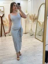 Cargar imagen en el visor de la galería, LEIA - Maxi vestido gris tirantes