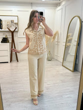 Cargar imagen en el visor de la galería, BLAKE - Set pantalon y blusa beige con café