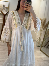 Cargar imagen en el visor de la galería, FARINA - Vestido midi blanco detalles beige