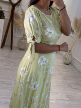 Cargar imagen en el visor de la galería, MALENY - Vestido midi amarillo estampado