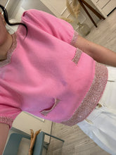 Cargar imagen en el visor de la galería, FEDORA - Blusa rosa con dorado