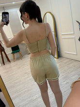 Cargar imagen en el visor de la galería, LUDIVINE - Set blusa y short khaki