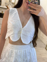 Cargar imagen en el visor de la galería, KENIA - Set blusa y falda blanca